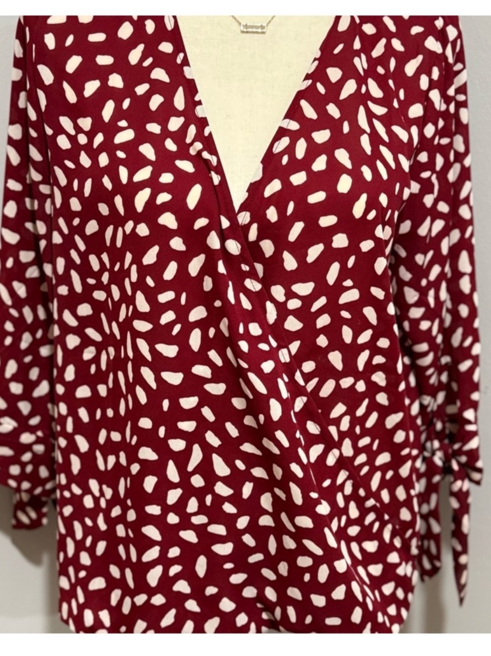 Beacon Red Print Surplice Wrap Blouse XL Tie Sleeve Flowy Top Stitch Fix - Picture 4 of 5